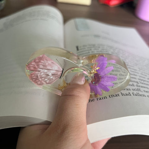 Resin page holder