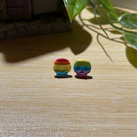 Skull rainbow studs