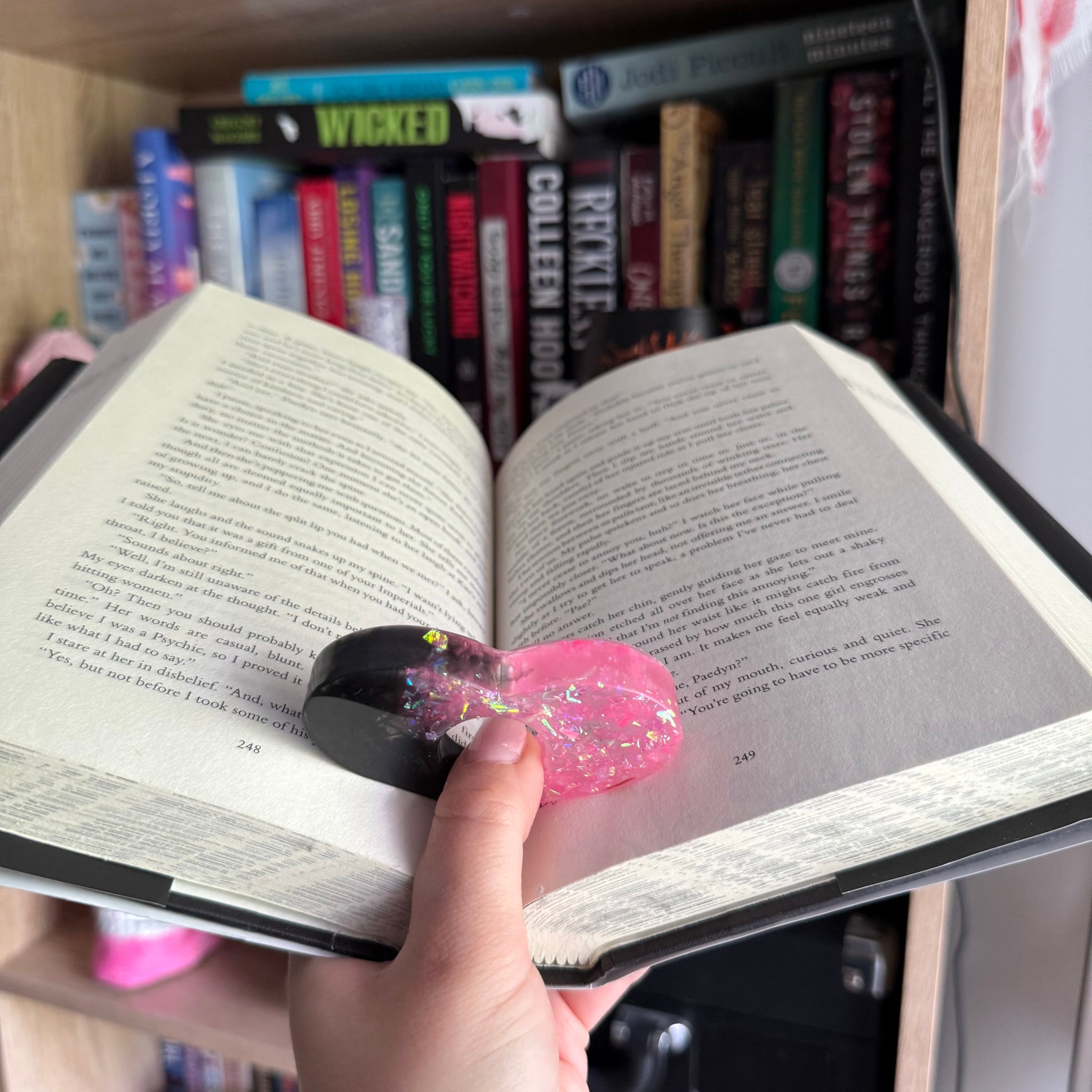 Pink & black heart page holder