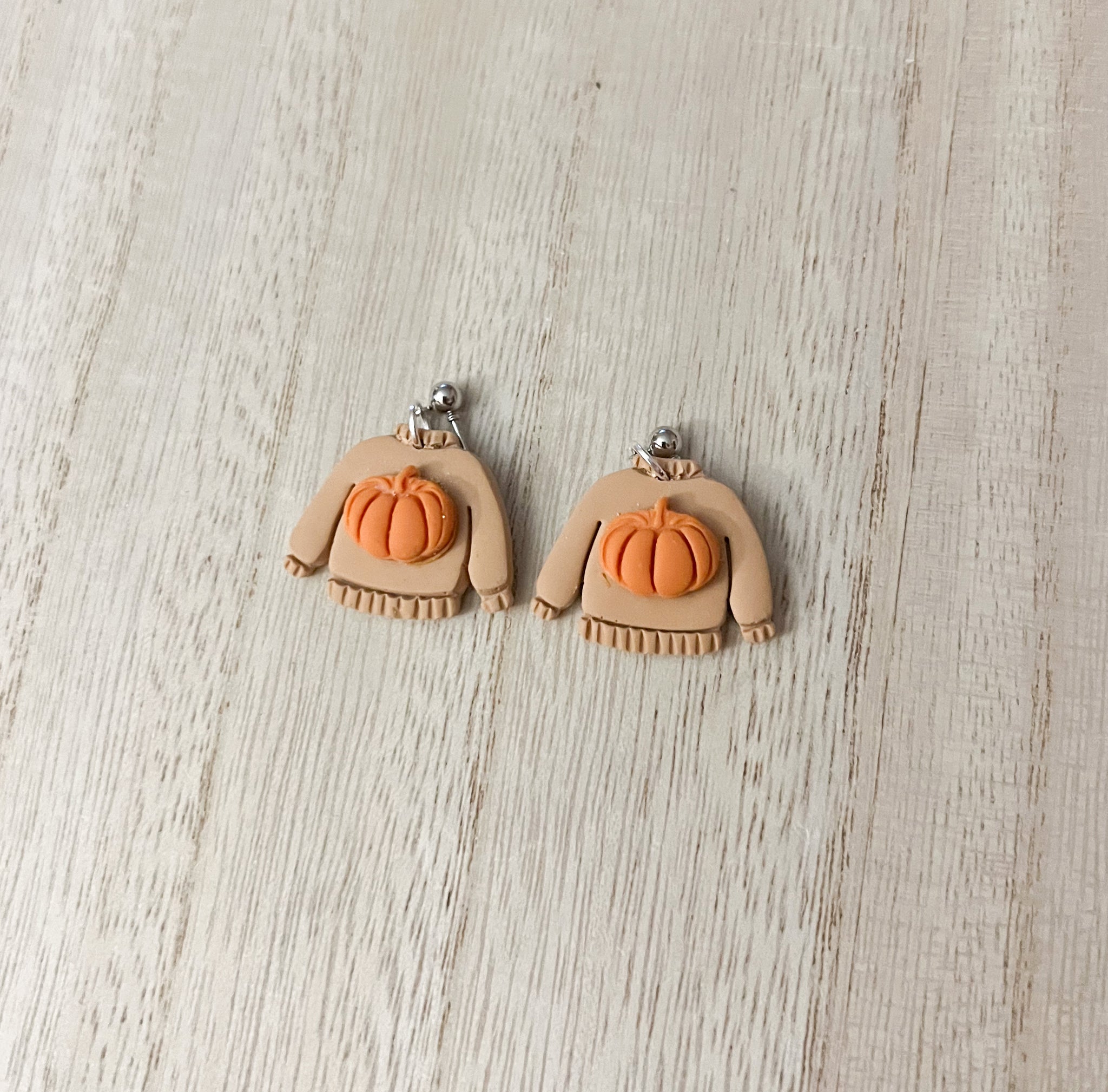 Fall pumpkin sweater ball point studs