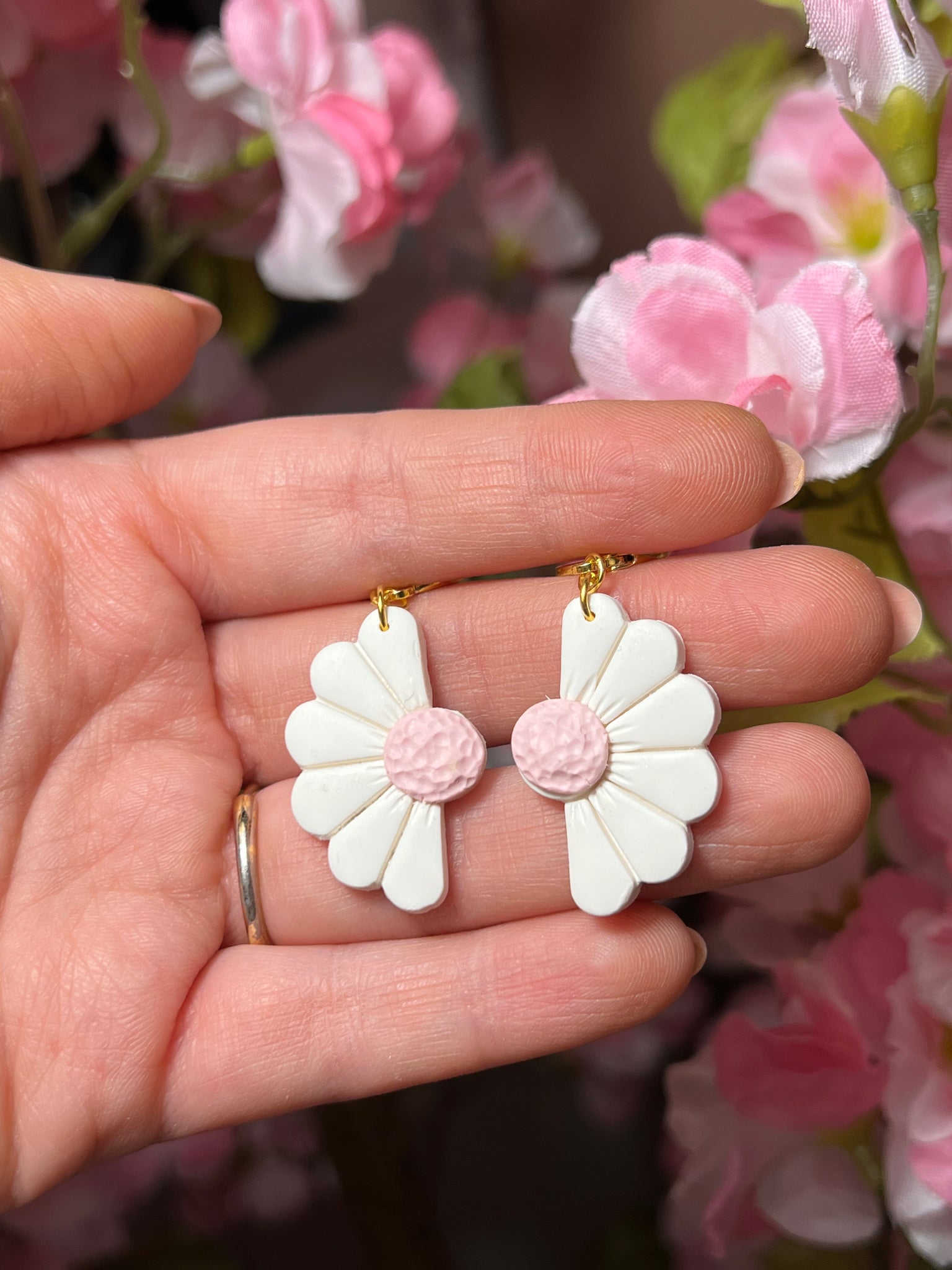 Pink & white daisy dangles